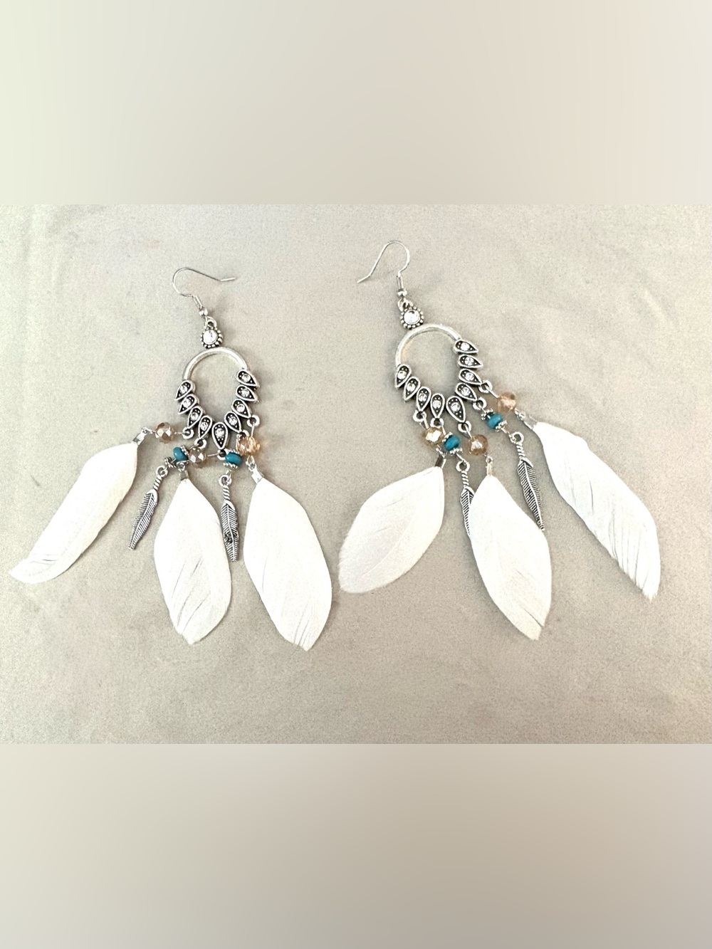 Boho White Feather Drop Earrings with Silver Accents. NWT.